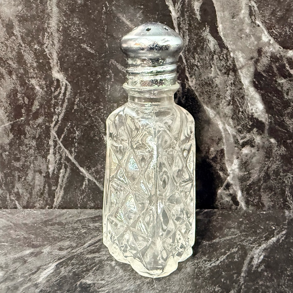Small Salt & Pepper Shakers - Picture 9 of 16